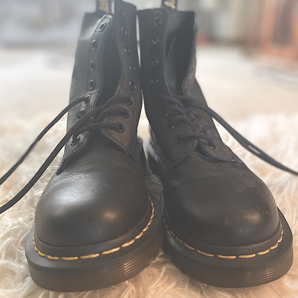 Dr.  Martens. Size 6 ladies. 1460 WOMEN'S PASCAL VIRGINIA LEATHER BOOTS